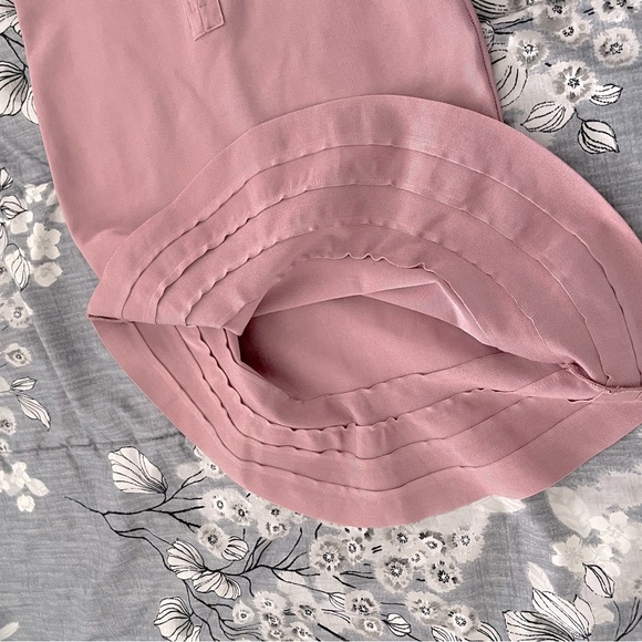 Pink halter bodycon dress with tiered hem - Picture 7 of 11